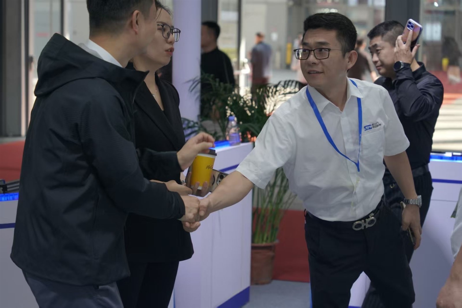 news-1920-1280 news-1920-1280